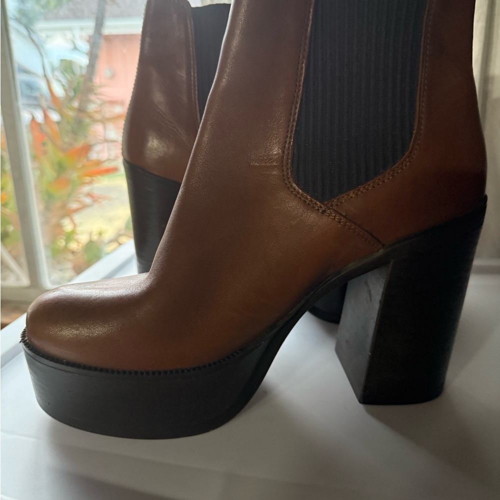 Steve Madden Tan Leather Ankle Booties